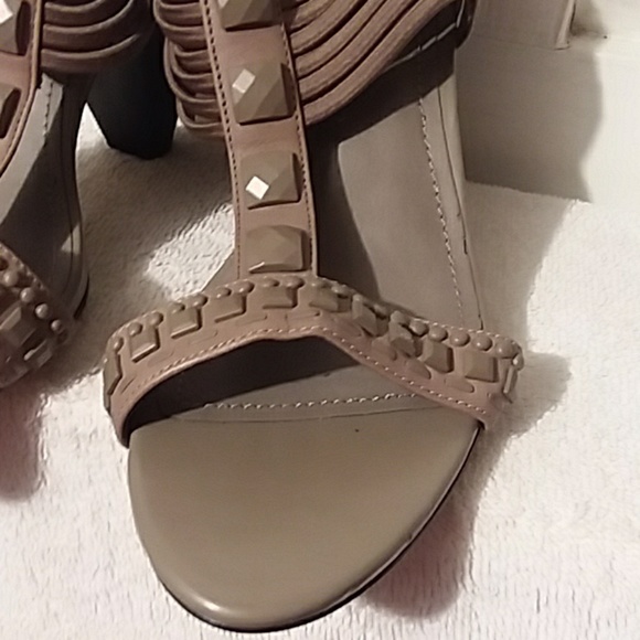 VINCE Camuto Heels - Picture 5 of 8